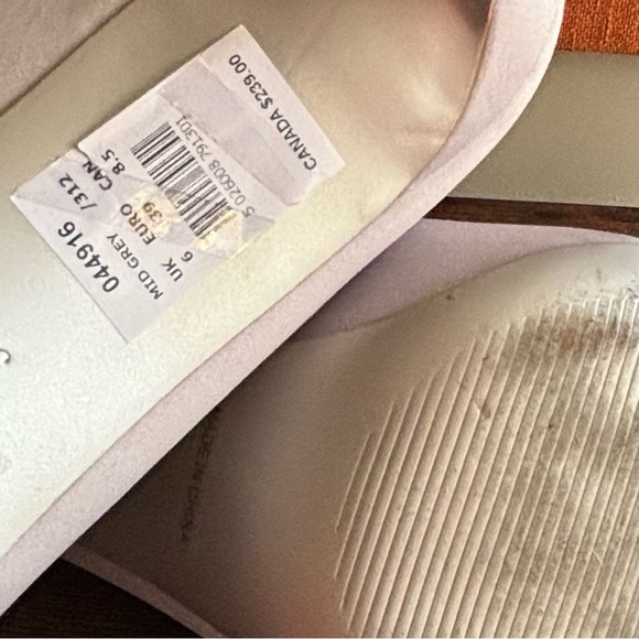 Jacques Vert| Light Grey Satin Occasion Heels w/Floral Rosette Detailing Sz 8.5 - Picture 10 of 11